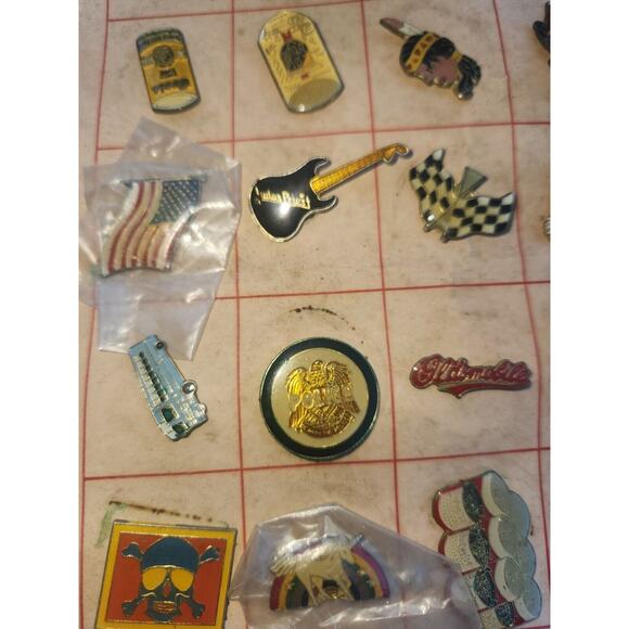 Hat Tacks Lot Of 36 From 70s Most Great Condition Cardboard Display Is Poor - Picture 6 of 13